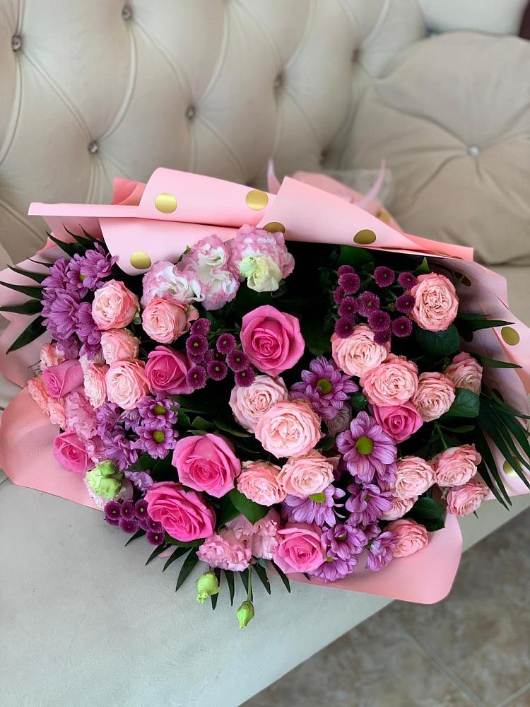 Букет цветов из: Хризантемы, Розы и Лизиантусы в Нефтегорске Самарской области