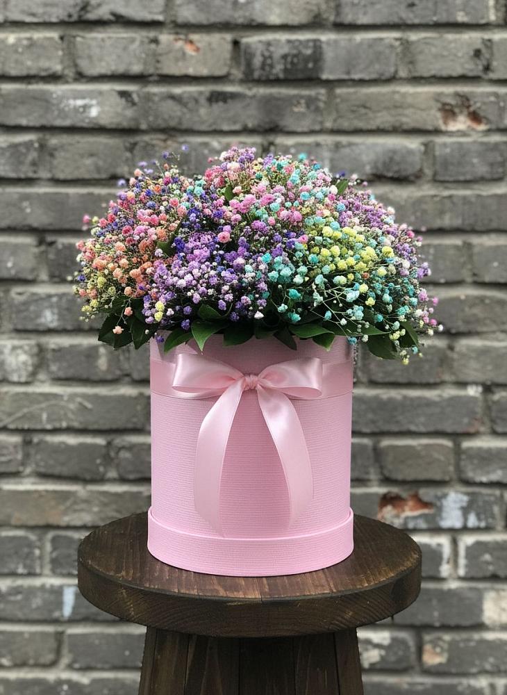 Цветочная композиция из Гипсофила и Розы в шляпной коробке в Нефтегорске Самарской области