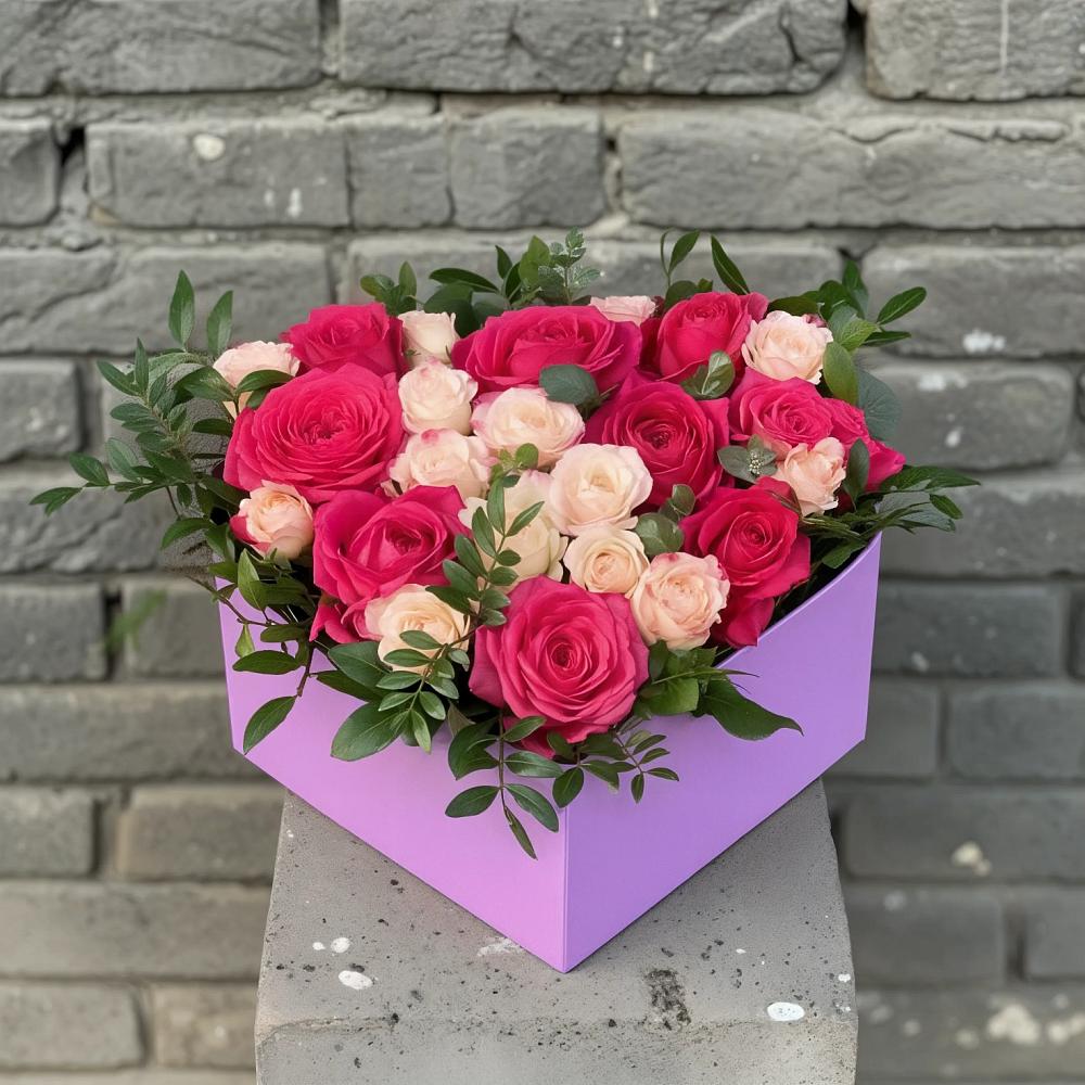 Цветочная композиция из Розы в коробке в Нефтегорске Самарской области