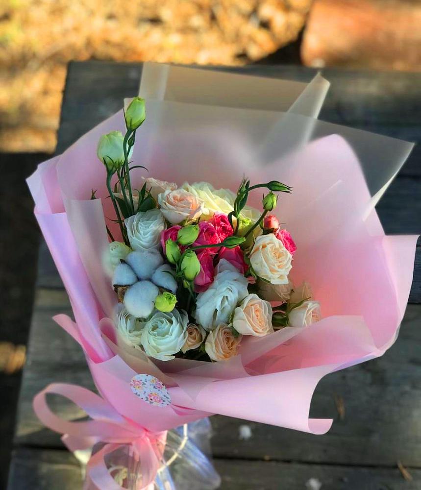 Букет цветов из: Розы и Лизиантусы в Нефтегорске Самарской области