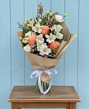 Букет цветов из:  Альстромерии, Лизиантусы, Розы и Хризантемы в Нефтегорске Самарской области