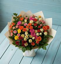 Букет Микс из разноцветных кустовых роз в Нефтегорске Самарской области
