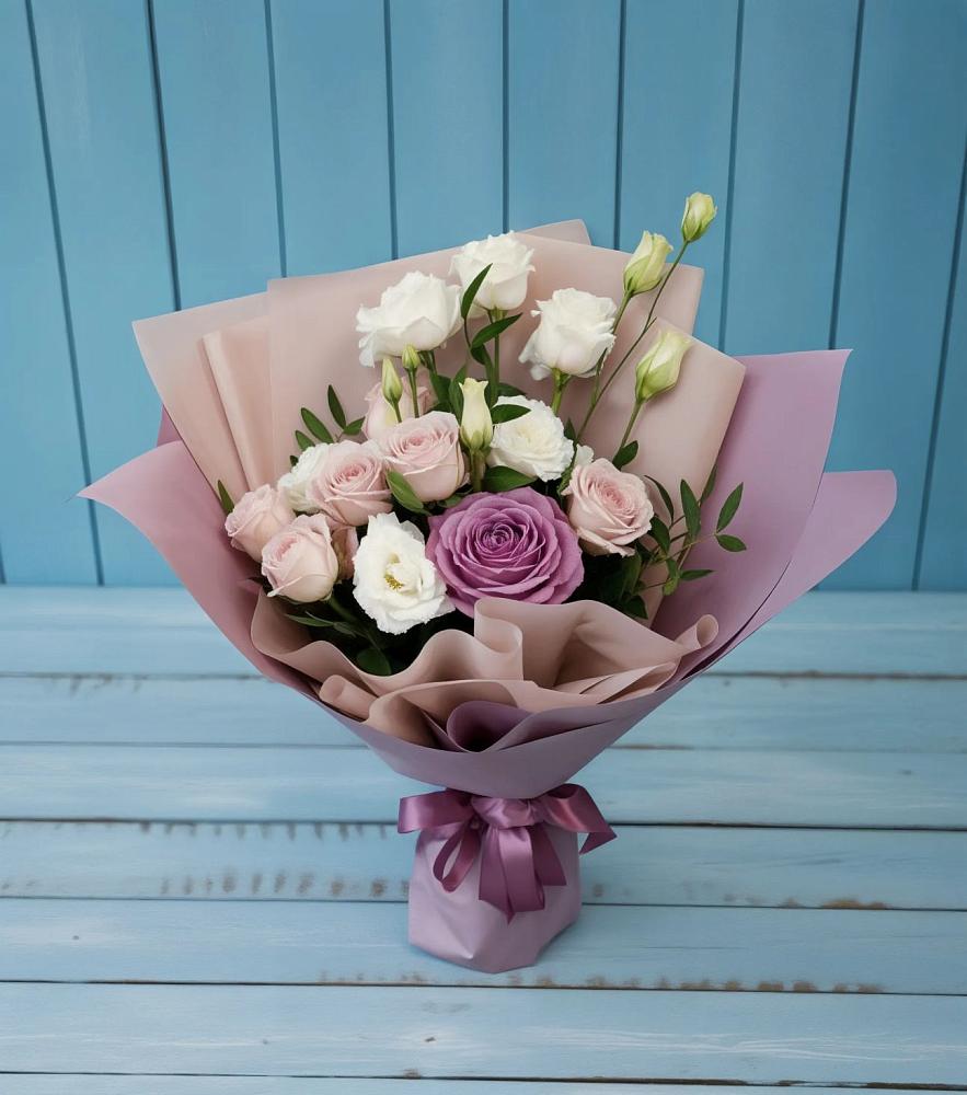 Букет цветов из: Розы и Лизиантусы в Нефтегорске Самарской области